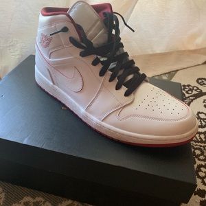 NWT and receipt Air Jordan 1 MID SIZE 13 Men’s